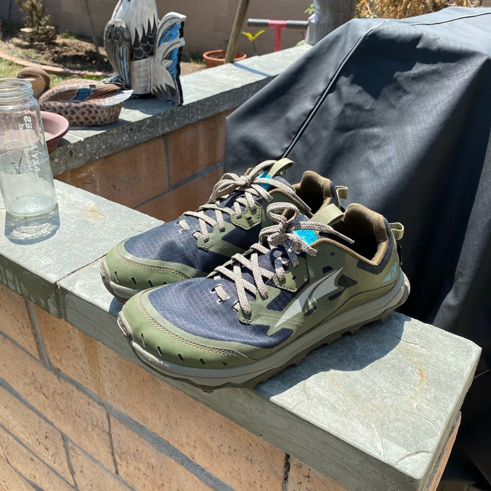 Mens Altras 9.5 lone peak 6